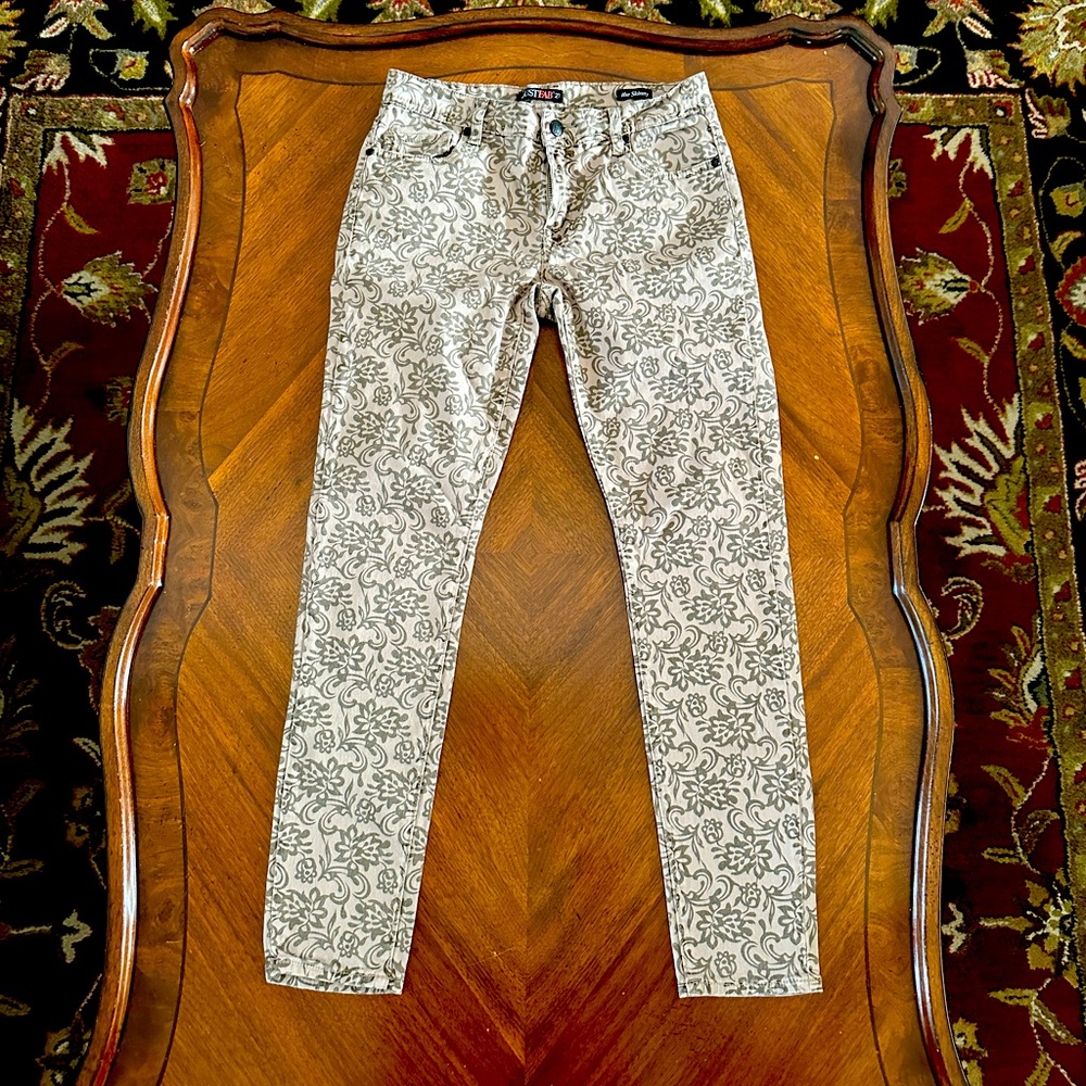 Lightweight Skinny Jeans in Taupe Lace color/pattern Size 27 EUC